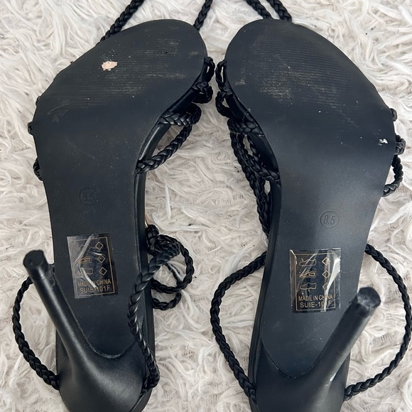 Fashionnova strappy tie up heels - Picture 2 of 2